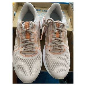 Brooks Women's Adrenaline GTS 21, size 7.5 (US)